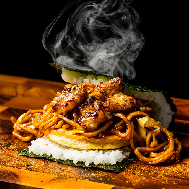 ホルモン焼きそば（カレー風味）